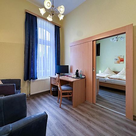 בורקום Hotel Graf Waldersee מראה חיצוני תמונה