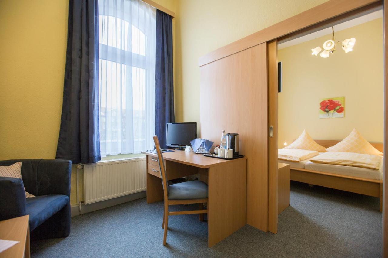 בורקום Hotel Graf Waldersee מראה חיצוני תמונה