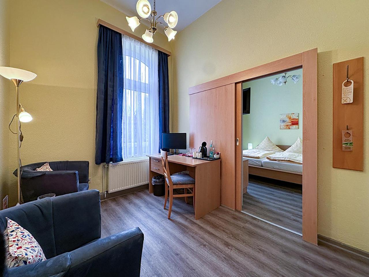בורקום Hotel Graf Waldersee מראה חיצוני תמונה