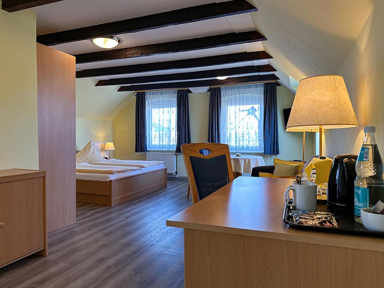 בורקום Hotel Graf Waldersee מראה חיצוני תמונה