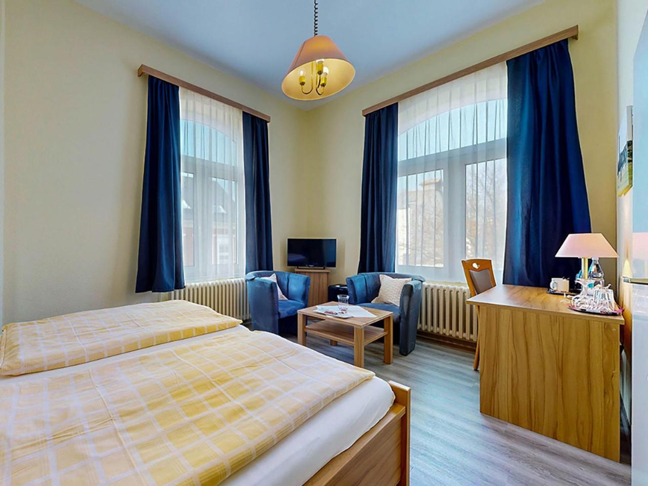 בורקום Hotel Graf Waldersee מראה חיצוני תמונה