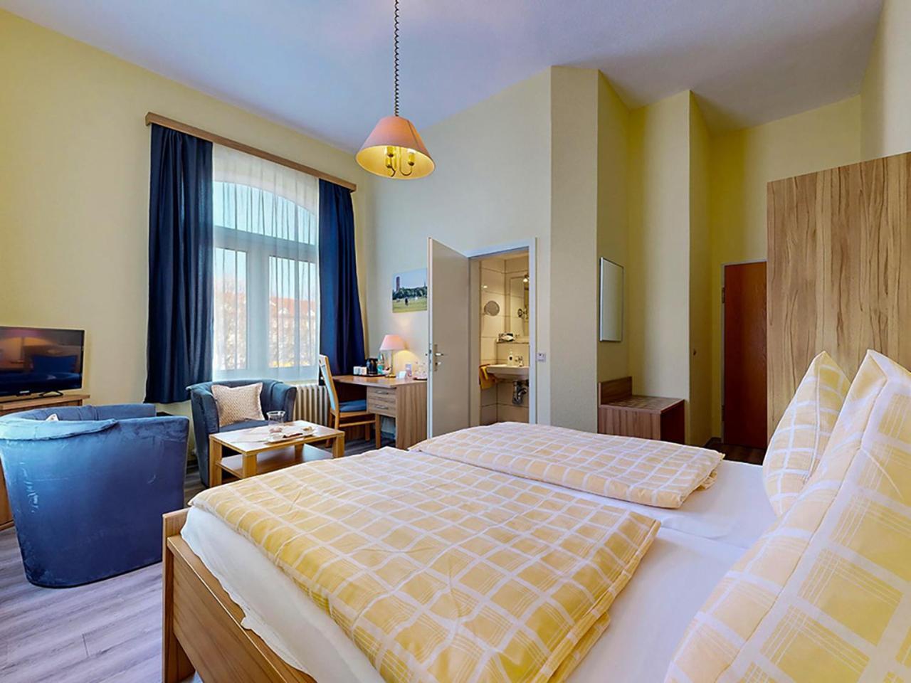 בורקום Hotel Graf Waldersee מראה חיצוני תמונה