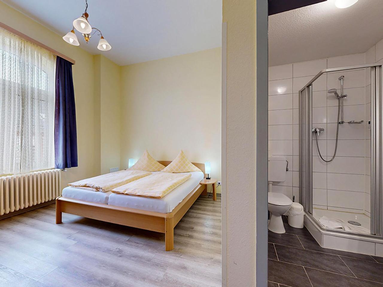 בורקום Hotel Graf Waldersee מראה חיצוני תמונה