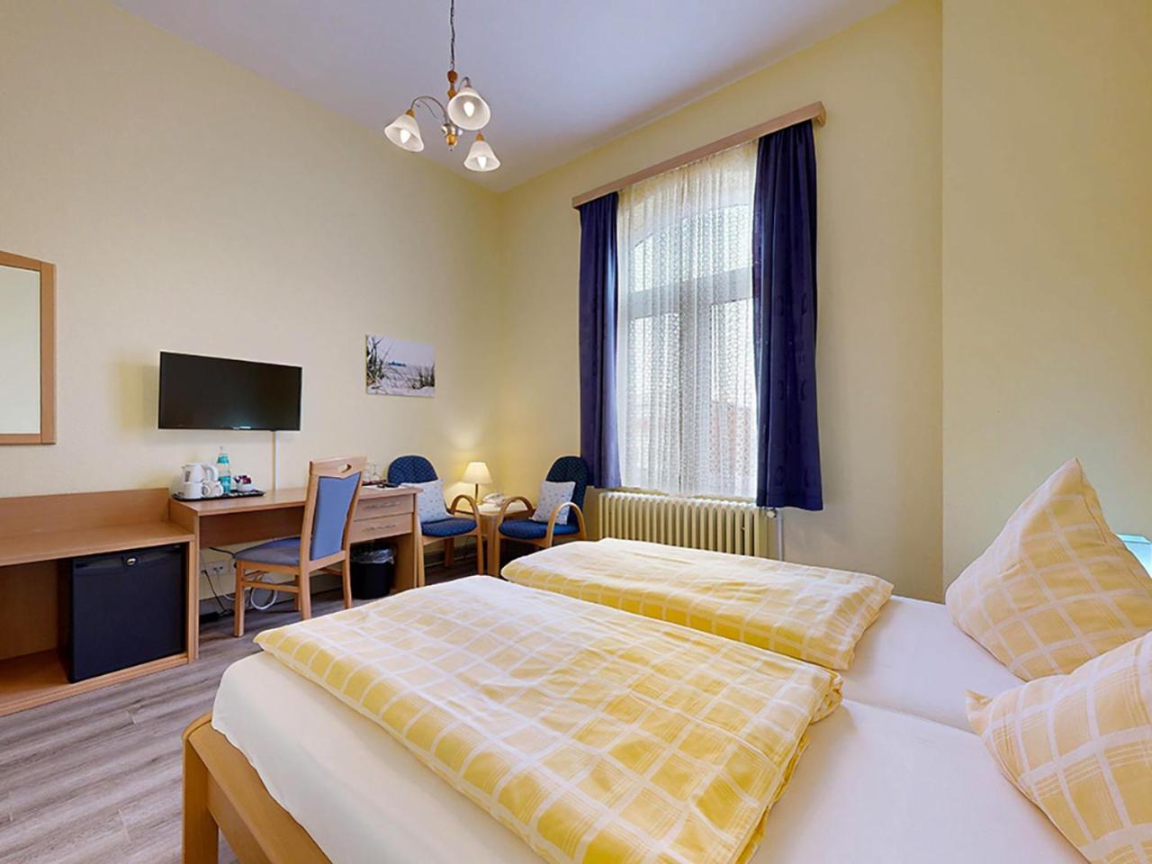 בורקום Hotel Graf Waldersee מראה חיצוני תמונה