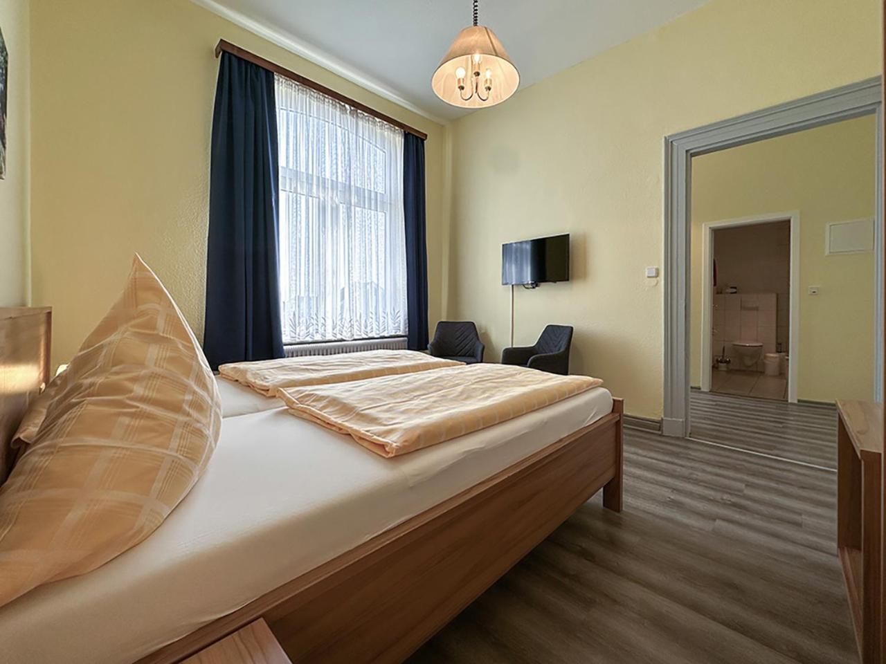 בורקום Hotel Graf Waldersee מראה חיצוני תמונה