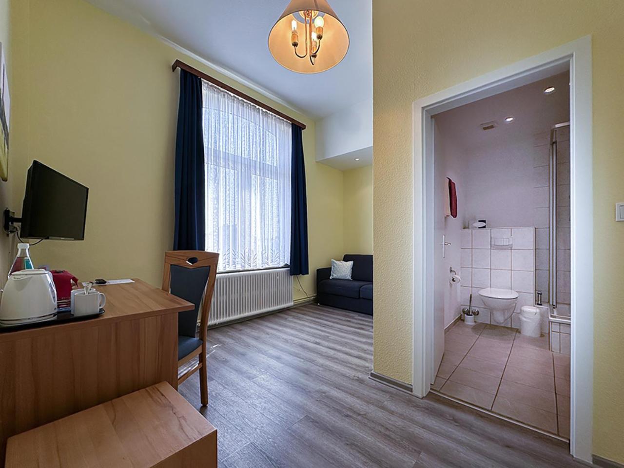 בורקום Hotel Graf Waldersee מראה חיצוני תמונה