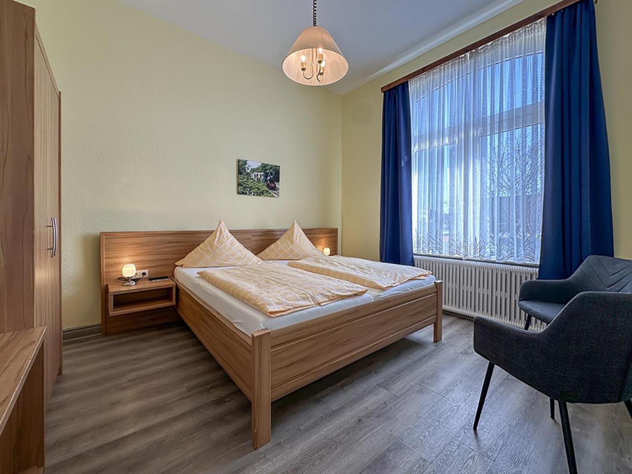 בורקום Hotel Graf Waldersee מראה חיצוני תמונה