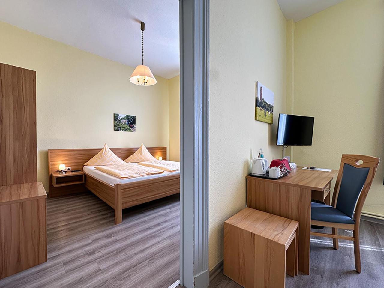 בורקום Hotel Graf Waldersee מראה חיצוני תמונה