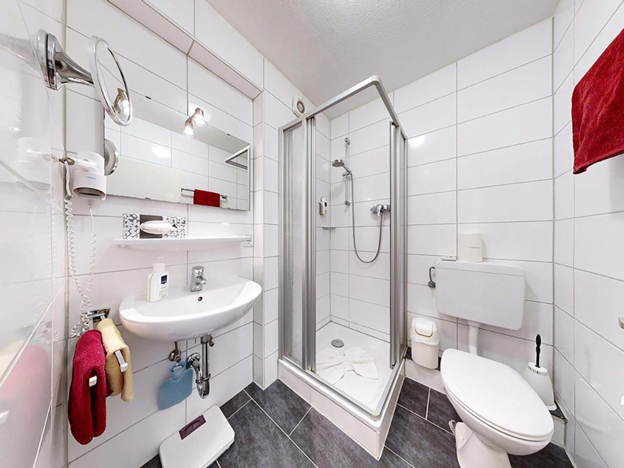 בורקום Hotel Graf Waldersee מראה חיצוני תמונה