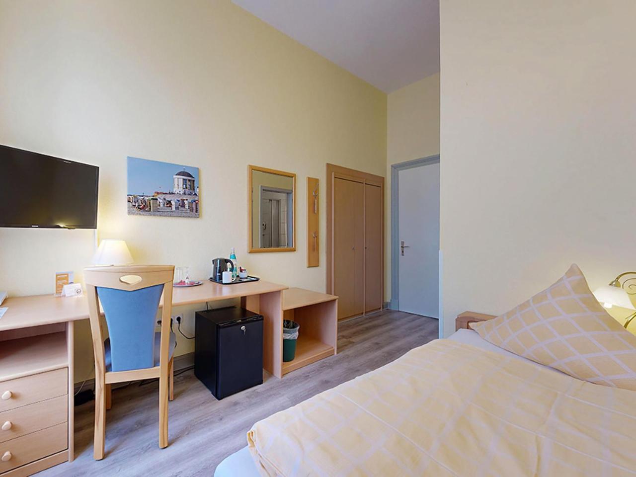 בורקום Hotel Graf Waldersee מראה חיצוני תמונה