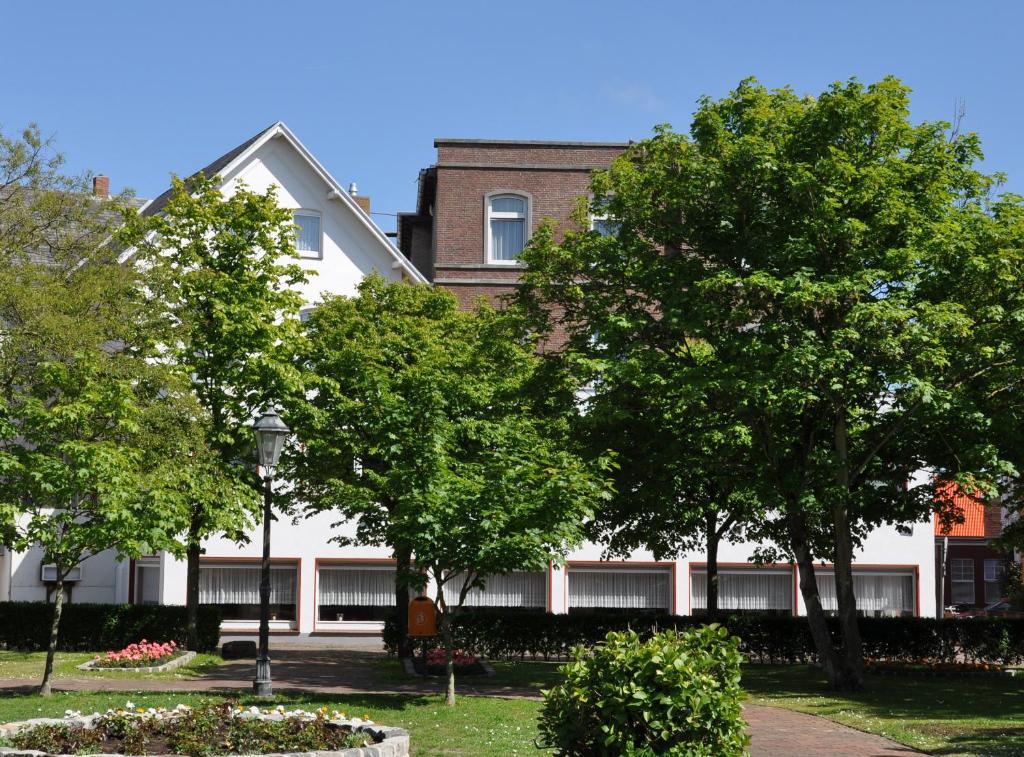 בורקום Hotel Graf Waldersee מראה חיצוני תמונה