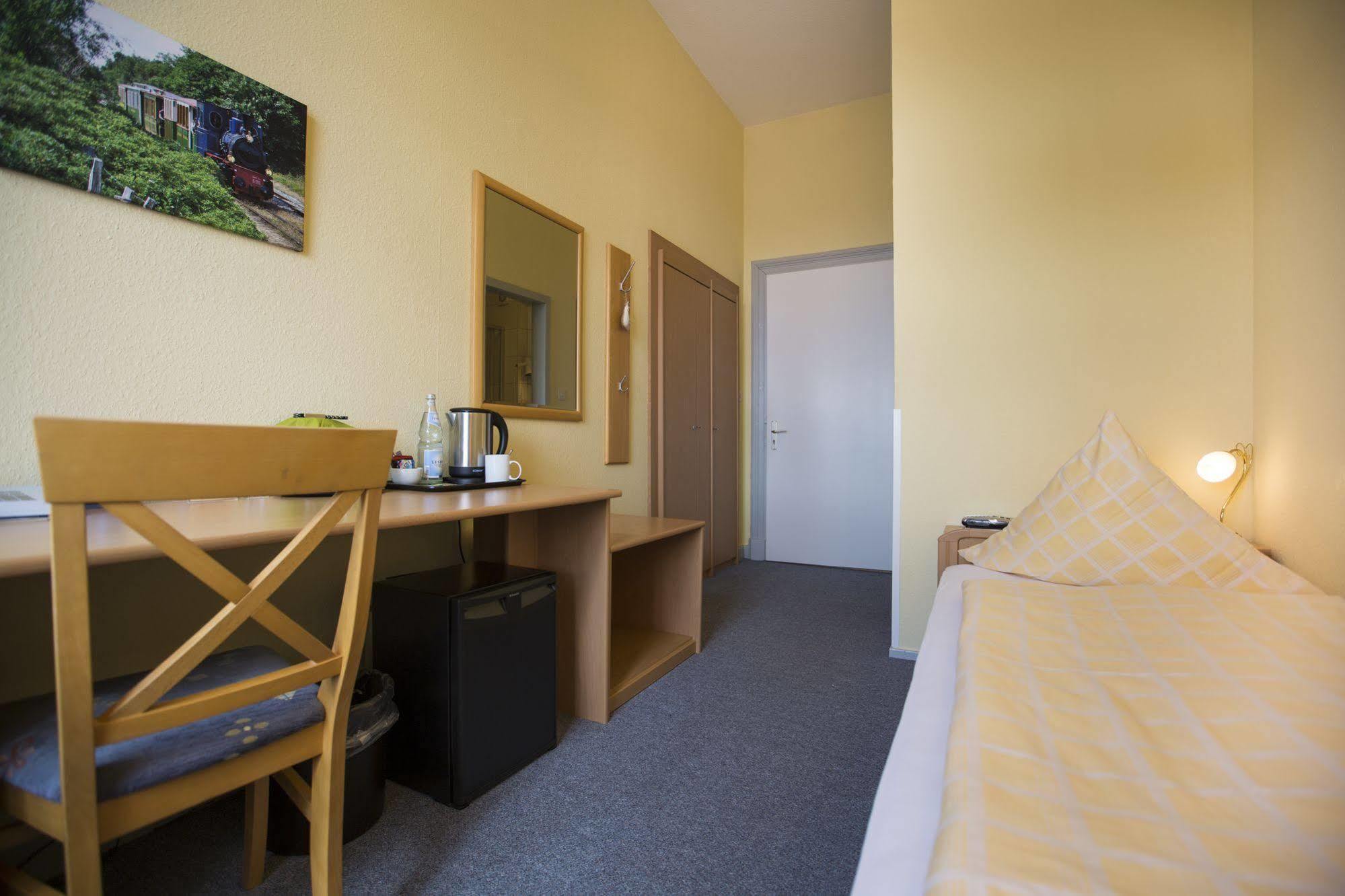 בורקום Hotel Graf Waldersee מראה חיצוני תמונה