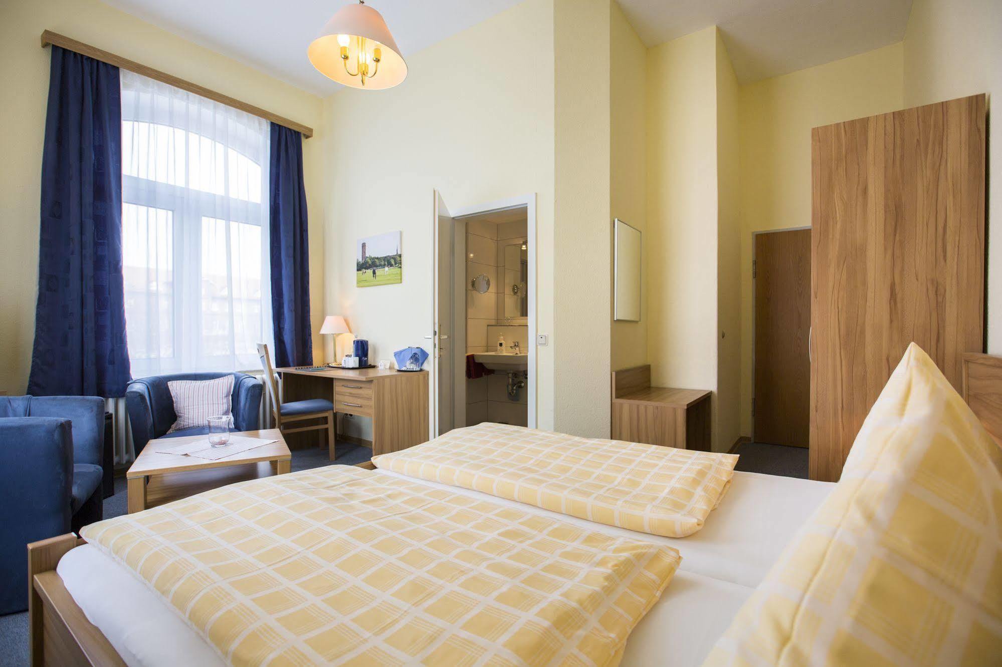 בורקום Hotel Graf Waldersee מראה חיצוני תמונה